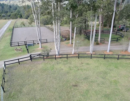 horse riding arena and round yard